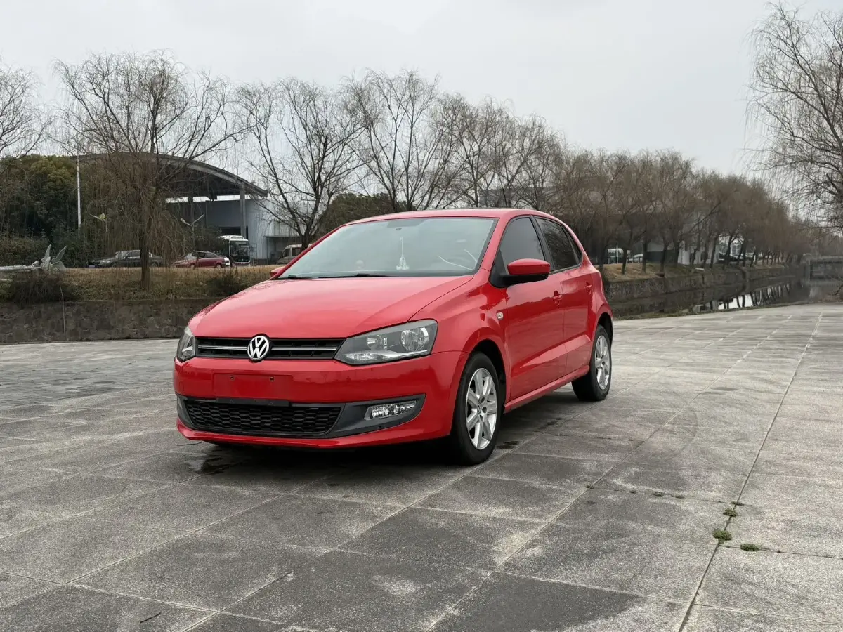 2013 Volkswagen Polo 1.4L 86HP L4 5MT