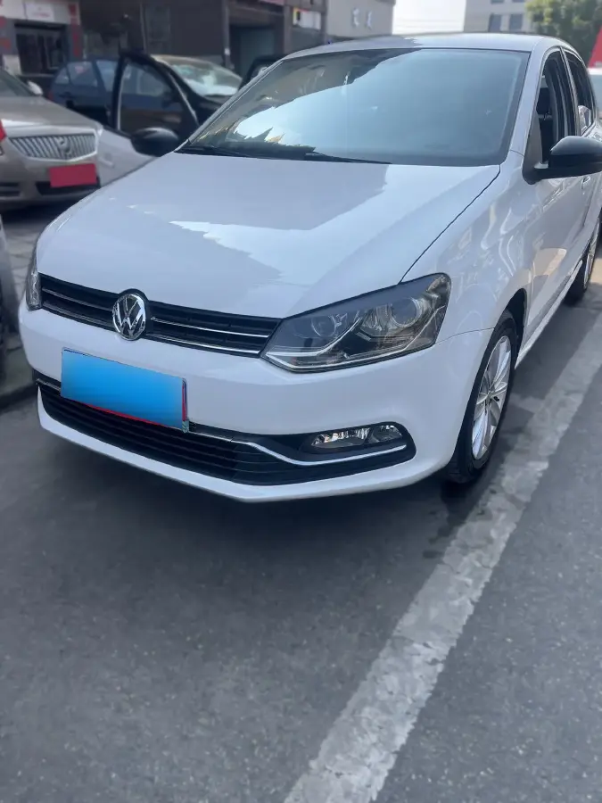 2014 Volkswagen Polo 1.6L 110HP L4 6AT