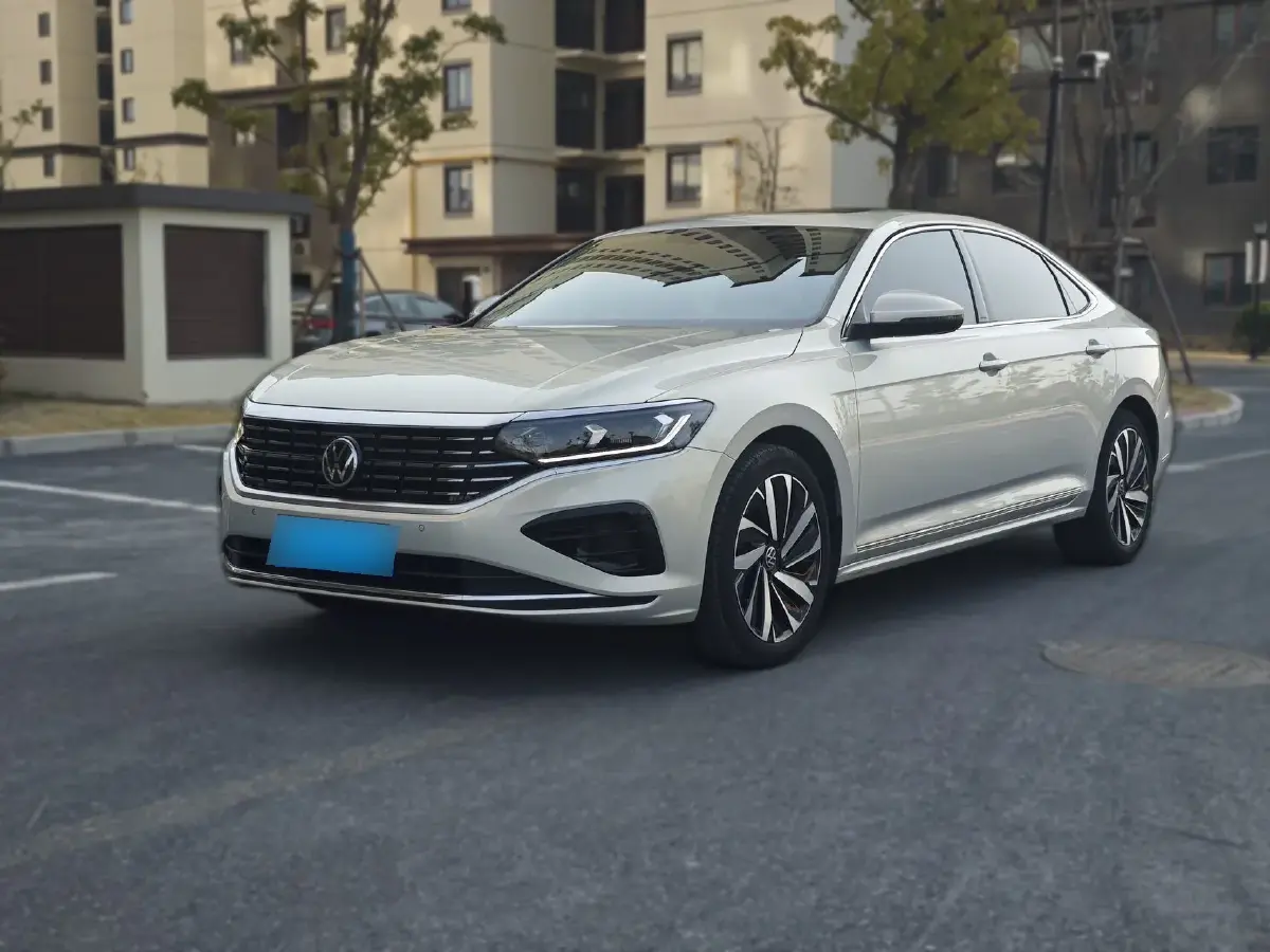 2023 Volkswagen Passat 2.0T 186HP L4 7DCT