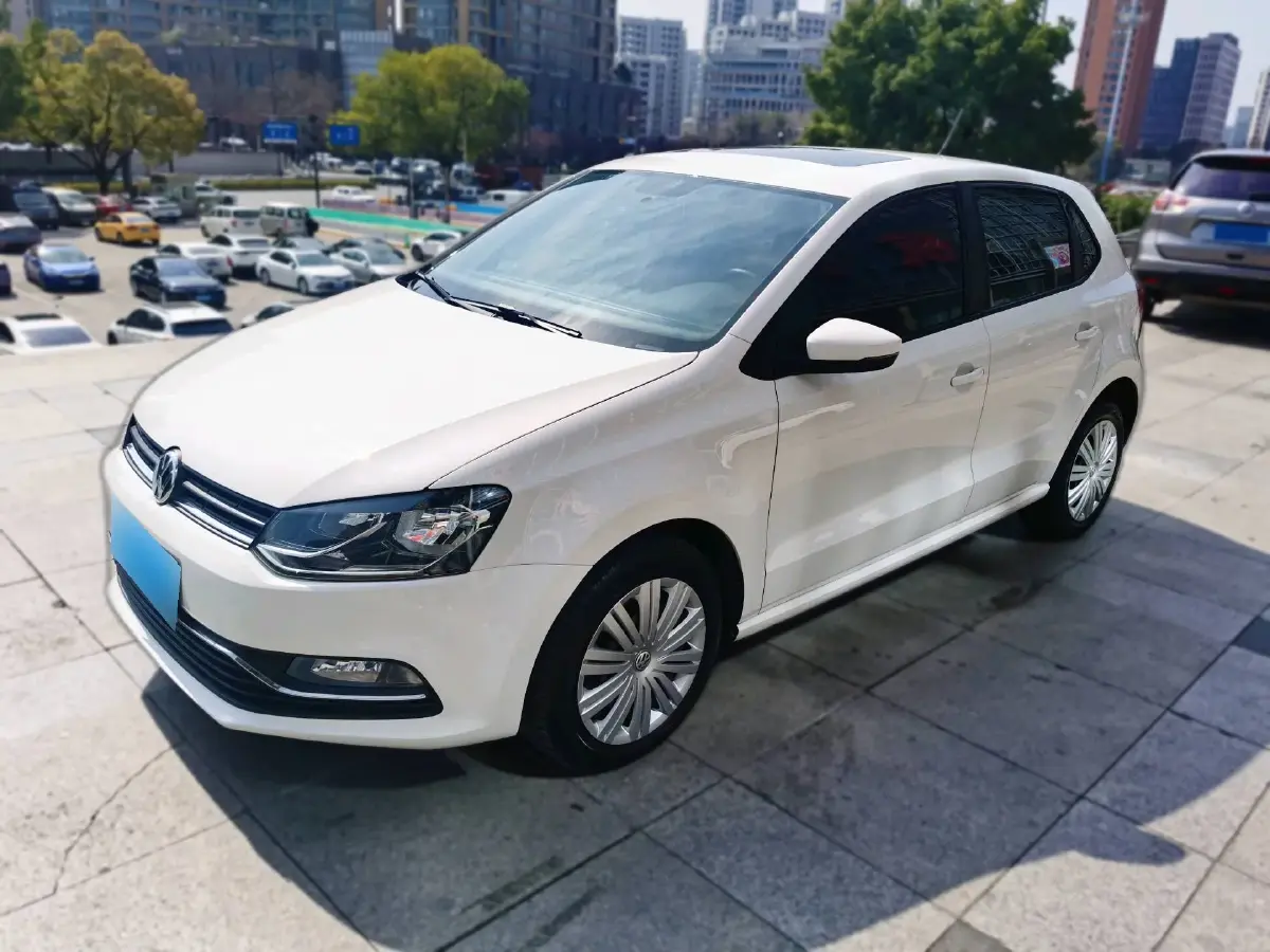 2016 Volkswagen Polo 1.6L 110HP L4 5MT