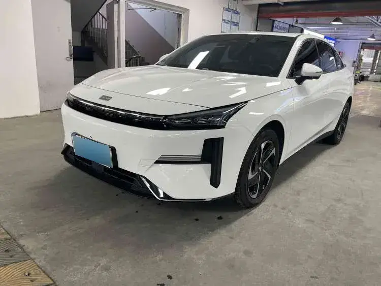2024 Geely Emgrand L HiP 1.5T 181HP L4 3DHT PHEV 15.5KWH