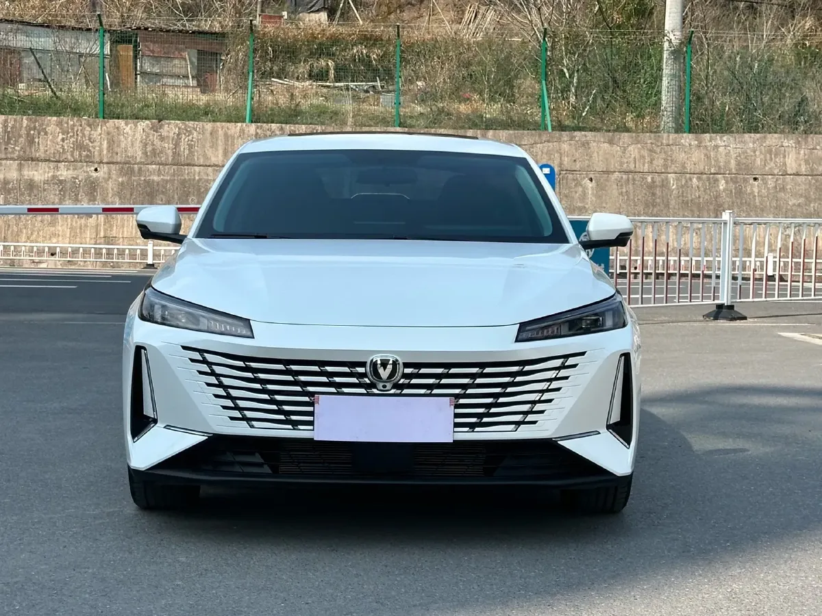 2024 ChangAn Eado 1.5T 170HP L4 7DCT,autocango,china used car exporter,china ev exporter,chinese used car exporter,chinese used ev exporter