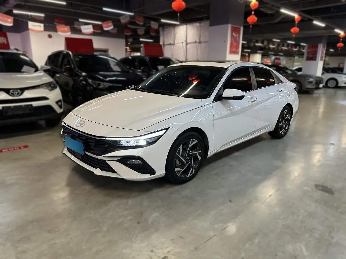 2023 Hyundai Elantra 1.5L 115HP L4 CVT