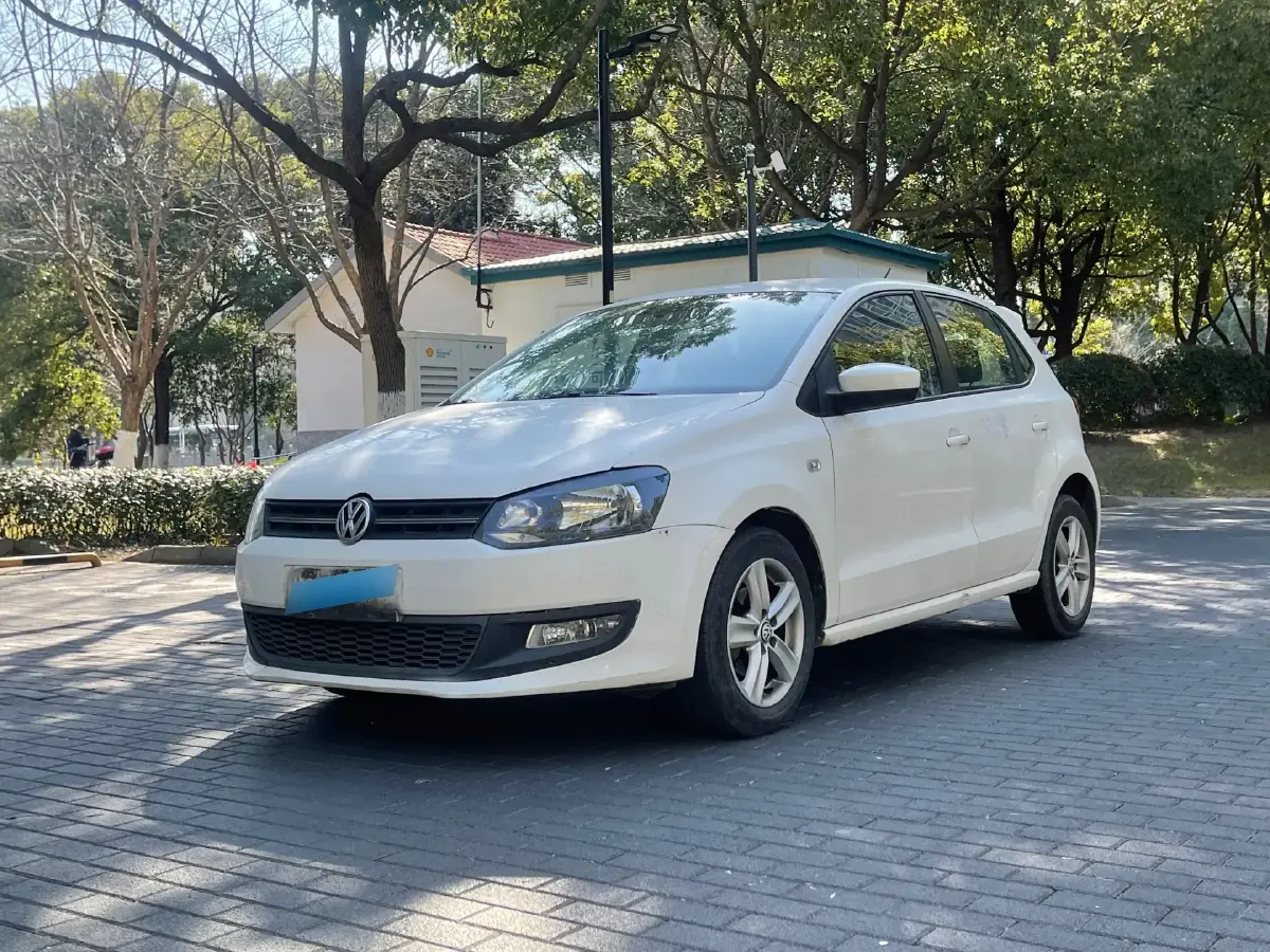 2011 Volkswagen Polo 1.4L 86HP L4 6AT