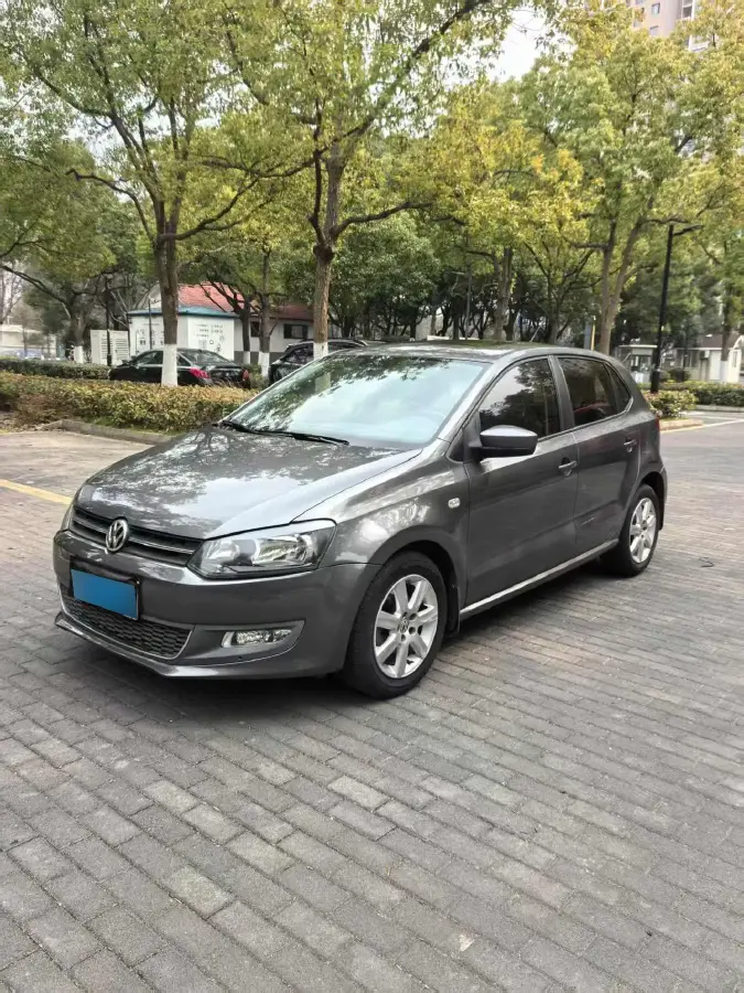 2011 Volkswagen Polo 1.4L 86HP L4 6AT