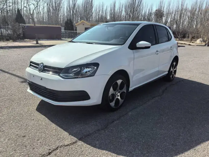 2016 Volkswagen Polo 1.4L 90HP L4 6AT