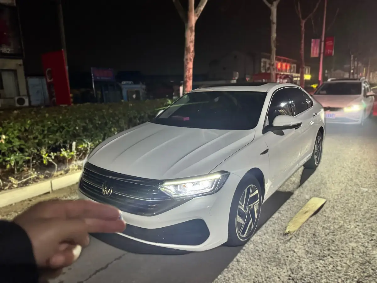 2023 Volkswagen Sagitar 1.5T 160HP L4 7DCT