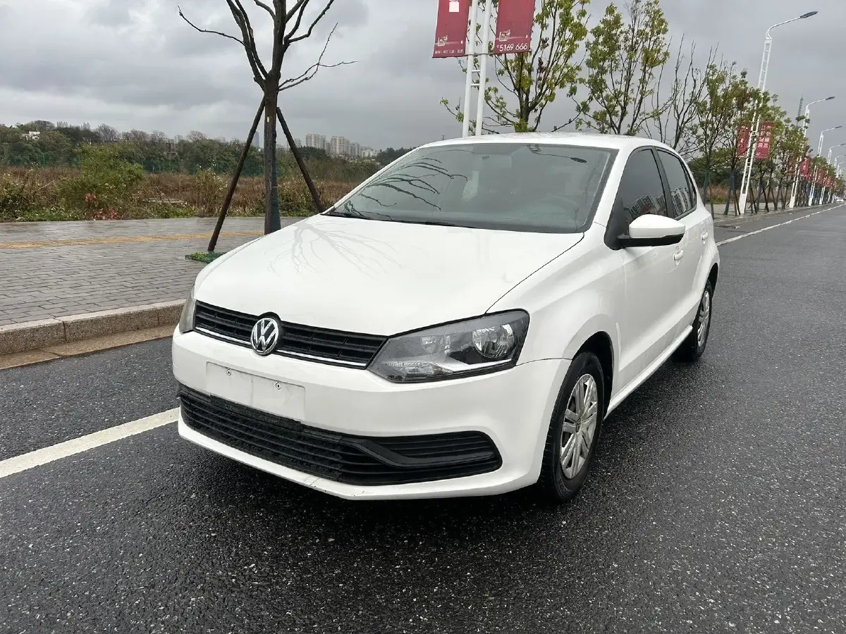 2016 Volkswagen Polo 1.4L 90HP L4 6AT