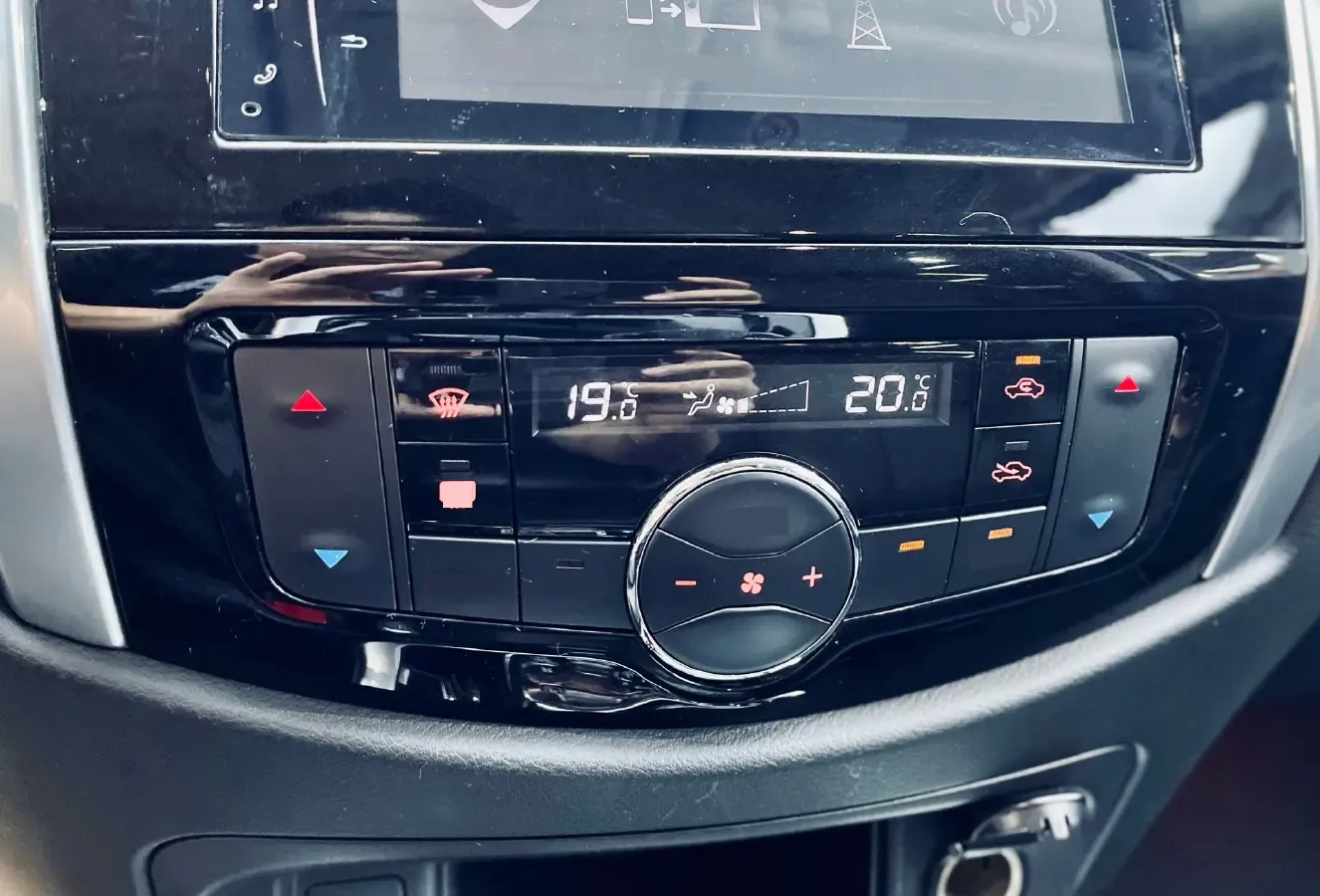 2020 Nissan Terra 2.5L 193HP L4 7AT,autocango,china used car exporter,china ev exporter,chinese used car exporter,chinese used ev exporter