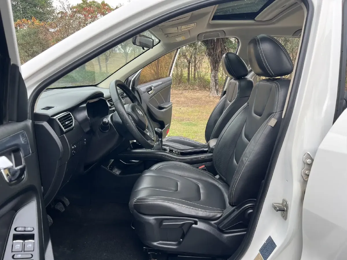 2016 DongFeng Fengon Fengon 580 1.5T 150HP L4 CVT,autocango,china used car exporter,china ev exporter,chinese used car exporter,chinese used ev exporter