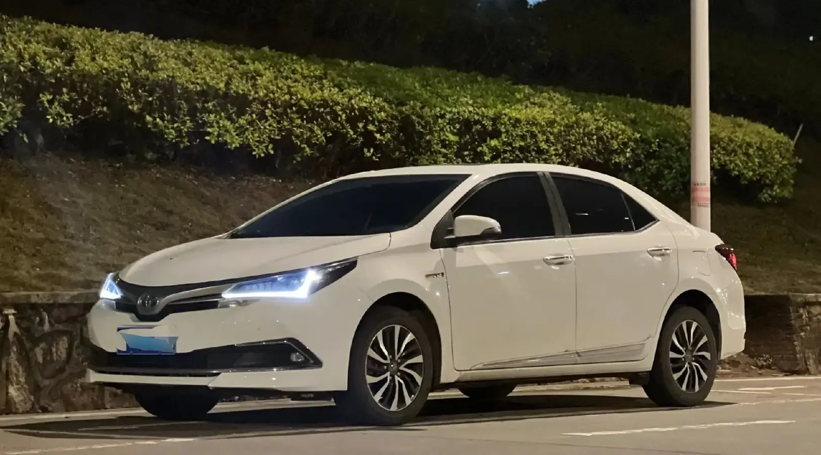 2018 Toyota Corolla 1.8L 99HP L4 E-CVT Hybrid