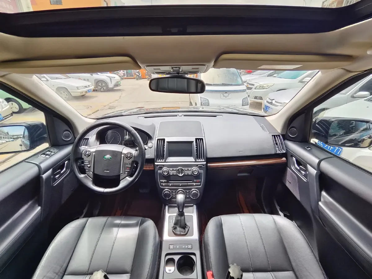 2014 Land Rover Freelander 2 2.0T 240HP L4 6AT,autocango,china used car exporter,china ev exporter,chinese used car exporter,chinese used ev exporter