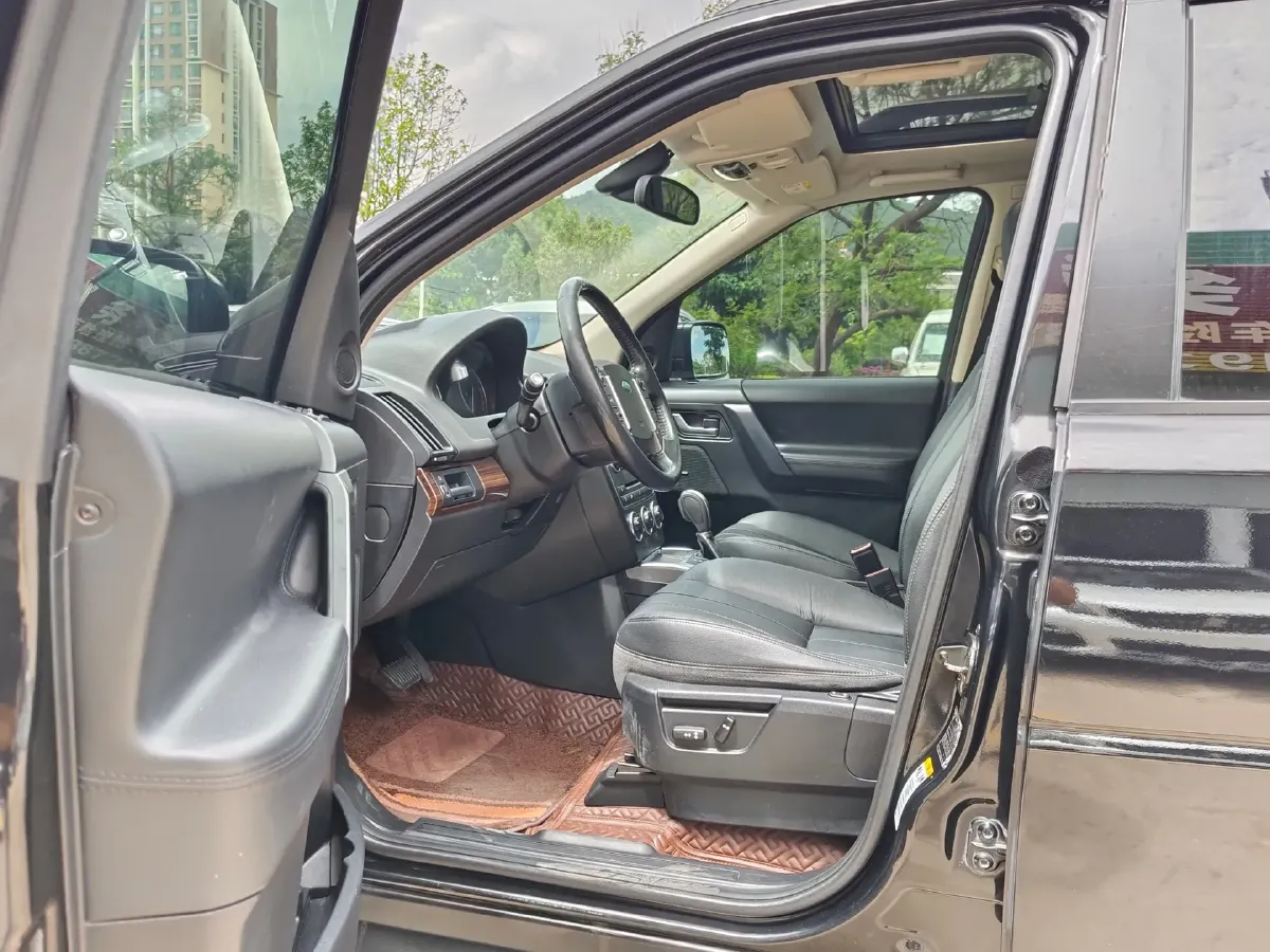 2014 Land Rover Freelander 2 2.0T 240HP L4 6AT,autocango,china used car exporter,china ev exporter,chinese used car exporter,chinese used ev exporter