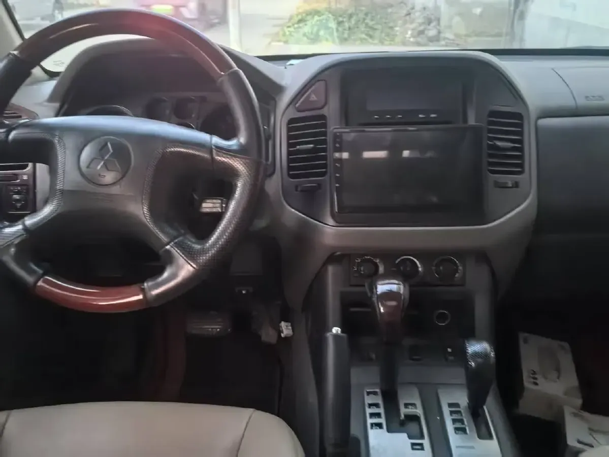 2004 Mitsubishi Pajero 2.0 5MT,autocango,china used car exporter,china ev exporter,chinese used car exporter,chinese used ev exporter