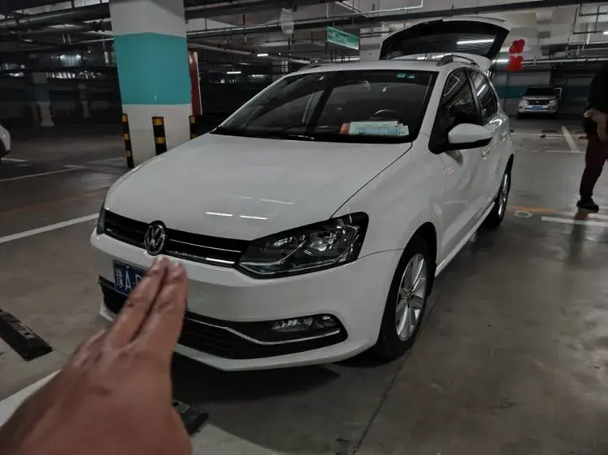 2014 Volkswagen Polo 1.6L 110HP L4 6AT