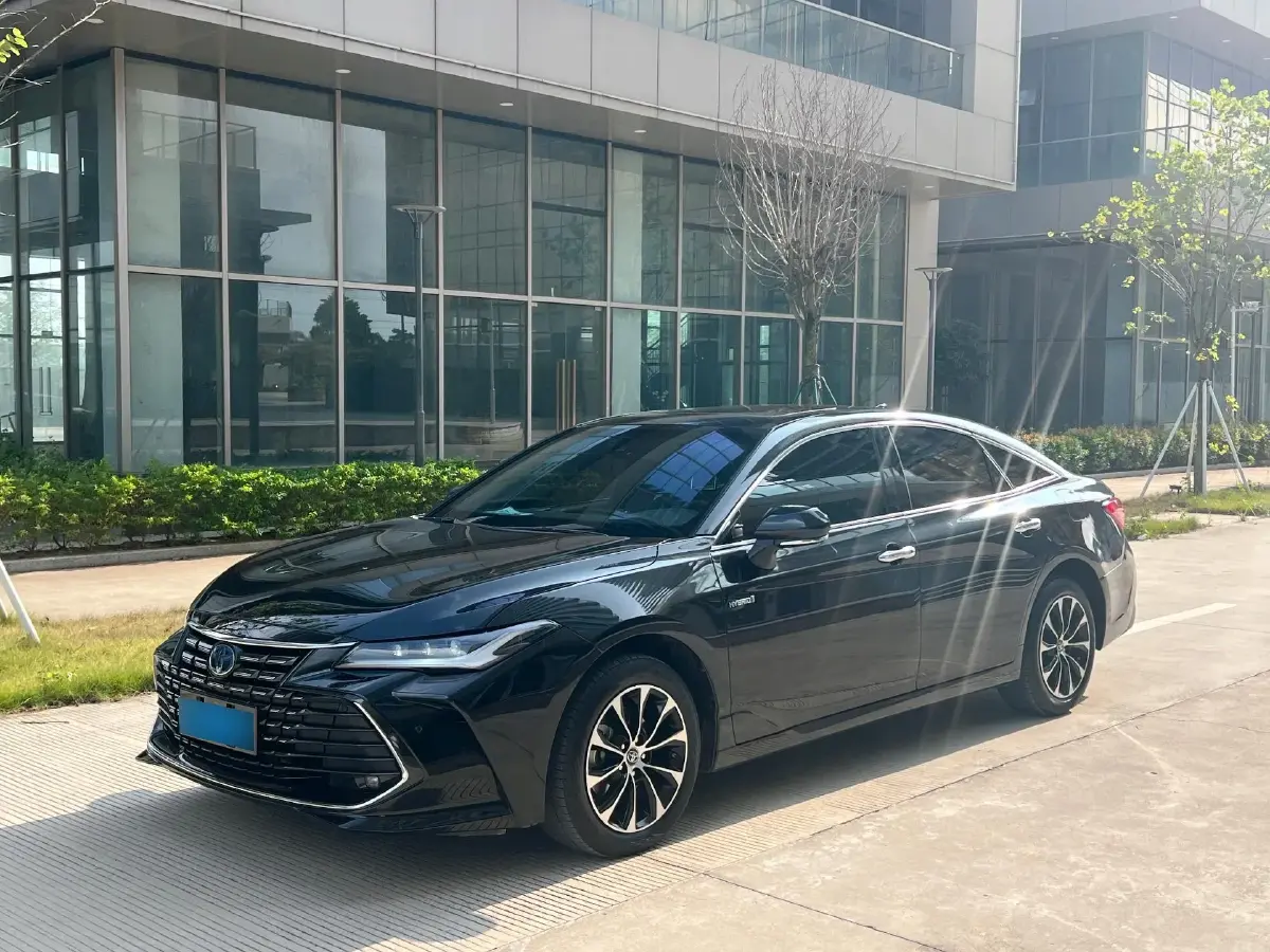 2022 Toyota Avalon 2.5L 178HP L4 E-CVT Hybrid