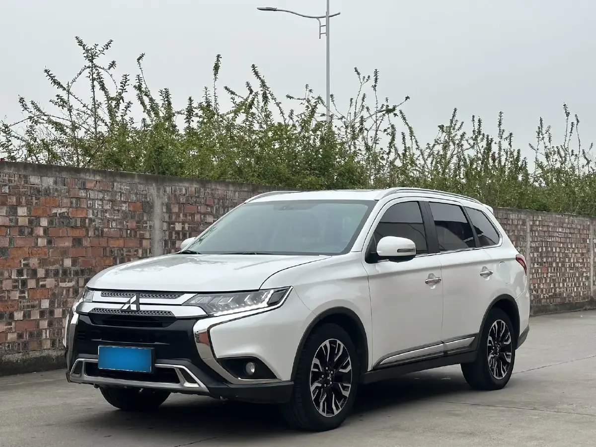 2019 Mitsubishi Outlander 2.4L 192HP L4 CVT