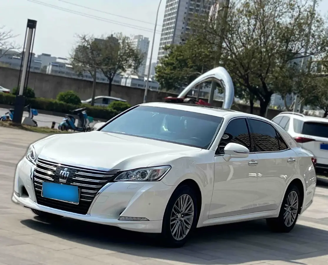 2017 Toyota Crown 2.0T 235HP L4 8AT