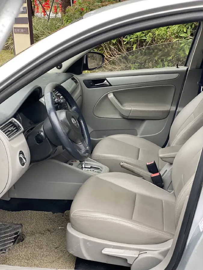 2006 Volkswagen Bora Classic 1.6L 100HP L4 4AT,autocango,china used car exporter,china ev exporter,chinese used car exporter,chinese used ev exporter