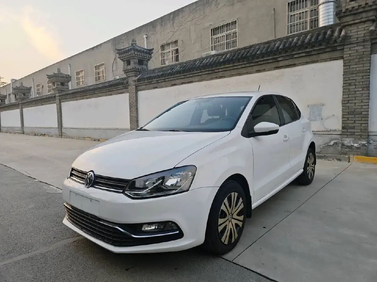 2016 Volkswagen Polo 1.6L 110HP L4 5MT