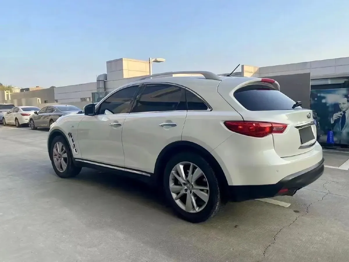 2013 Infiniti QX70 3.7L 351HP V6 7AT,autocango,china used car exporter,china ev exporter,chinese used car exporter,chinese used ev exporter