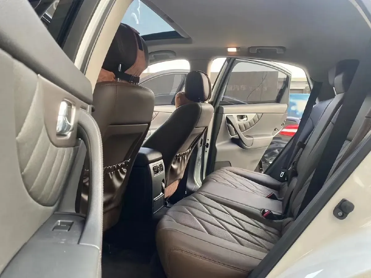 2013 Infiniti QX70 3.7L 351HP V6 7AT,autocango,china used car exporter,china ev exporter,chinese used car exporter,chinese used ev exporter