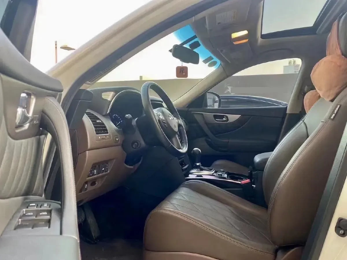 2013 Infiniti QX70 3.7L 351HP V6 7AT,autocango,china used car exporter,china ev exporter,chinese used car exporter,chinese used ev exporter