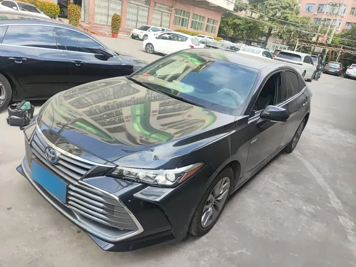 2022 Toyota Avalon 2.5L 178HP L4 E-CVT Hybrid