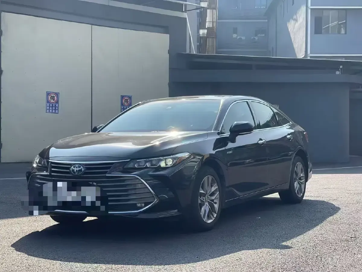 2019 Toyota Avalon 2.5L 178HP L4 E-CVT Hybrid