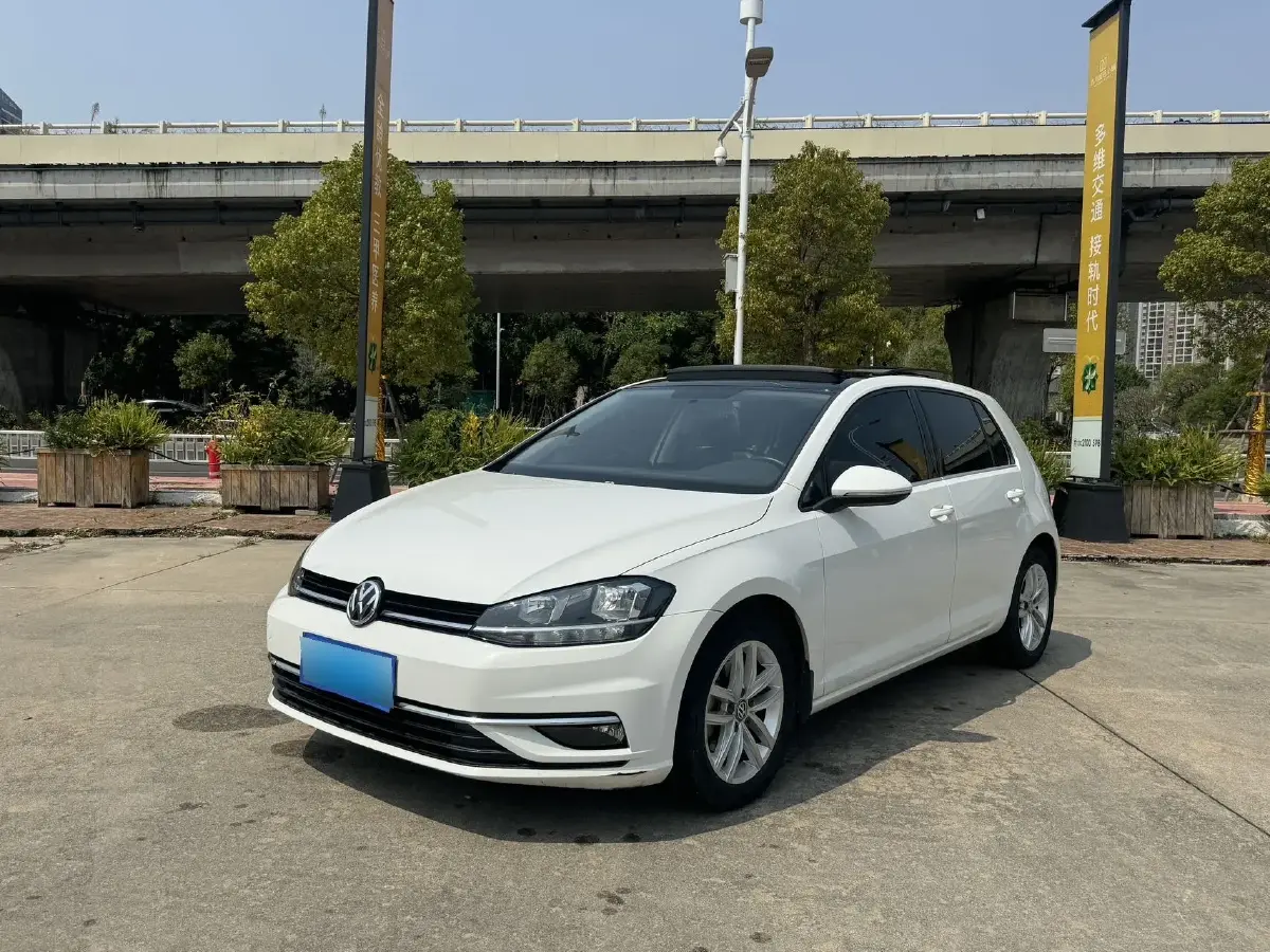 2012 Volkswagen Golf 1.6L 105HP L4 6AT