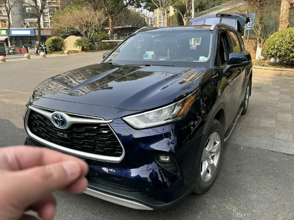 2022 Toyota Highlander 2.5L 192HP L4 E-CVT Hybrid