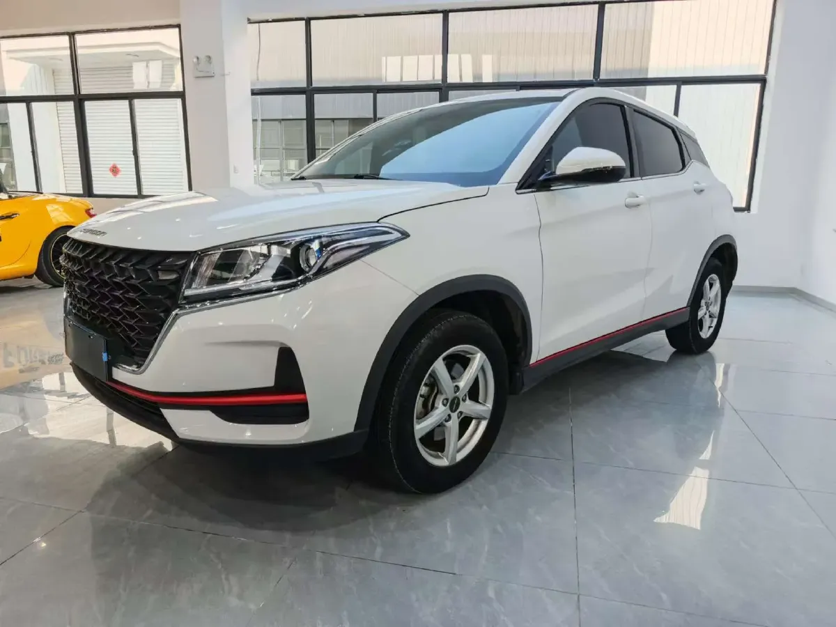2022 DongFeng Fengon Fengon 500 1.5L 116HP L4 5MT,autocango,china used car exporter,china ev exporter,chinese used car exporter,chinese used ev exporter