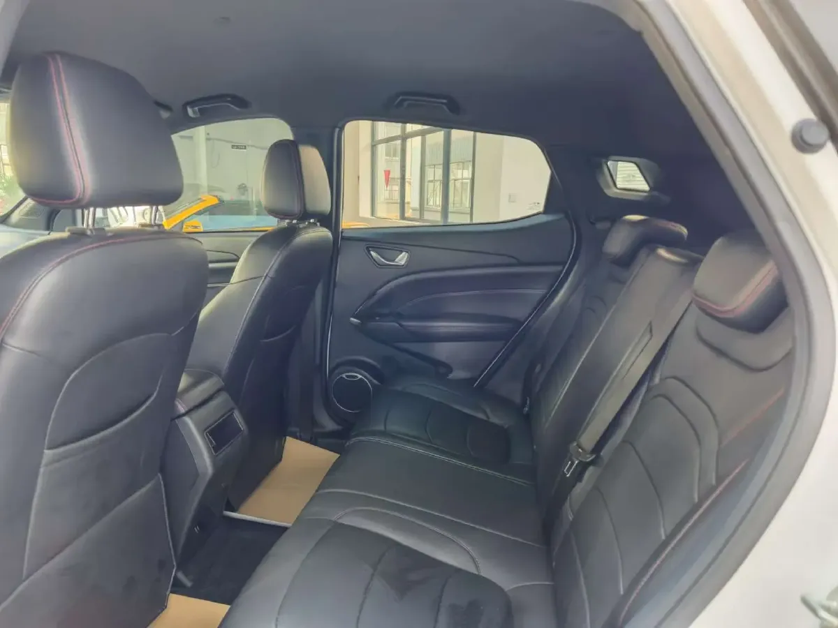 2022 DongFeng Fengon Fengon 500 1.5L 116HP L4 5MT,autocango,china used car exporter,china ev exporter,chinese used car exporter,chinese used ev exporter