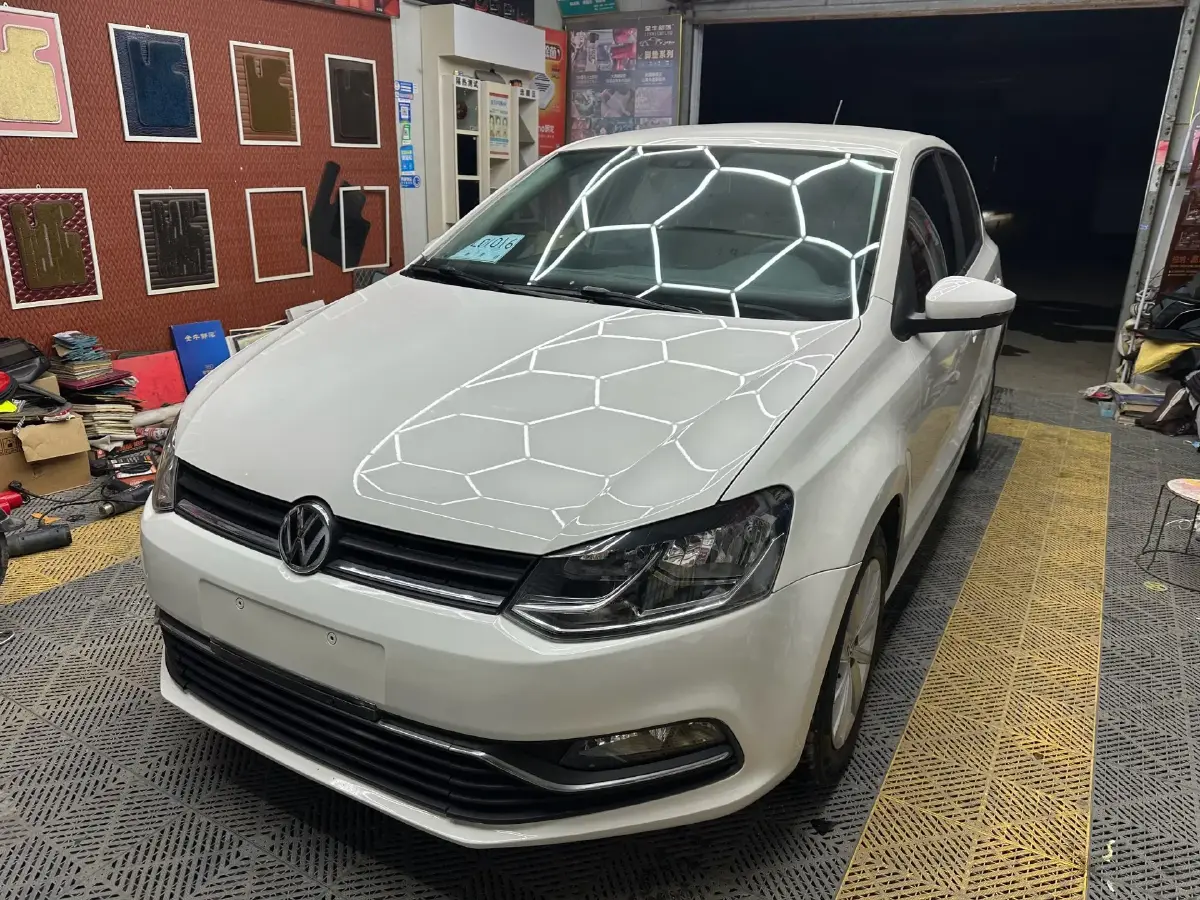 2014 Volkswagen Polo 1.6L 110HP L4 6AT