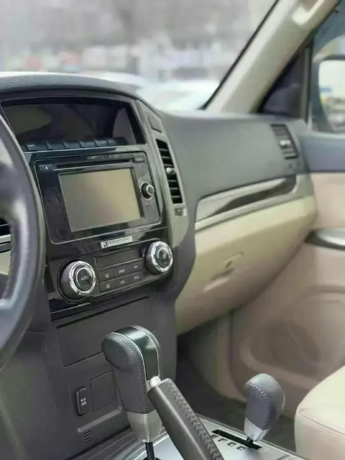 2004 Mitsubishi Pajero 2.0 5MT,autocango,china used car exporter,china ev exporter,chinese used car exporter,chinese used ev exporter