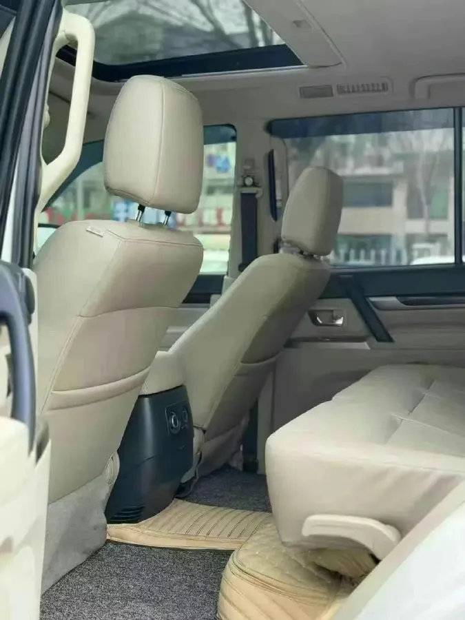 2004 Mitsubishi Pajero 2.0 5MT,autocango,china used car exporter,china ev exporter,chinese used car exporter,chinese used ev exporter