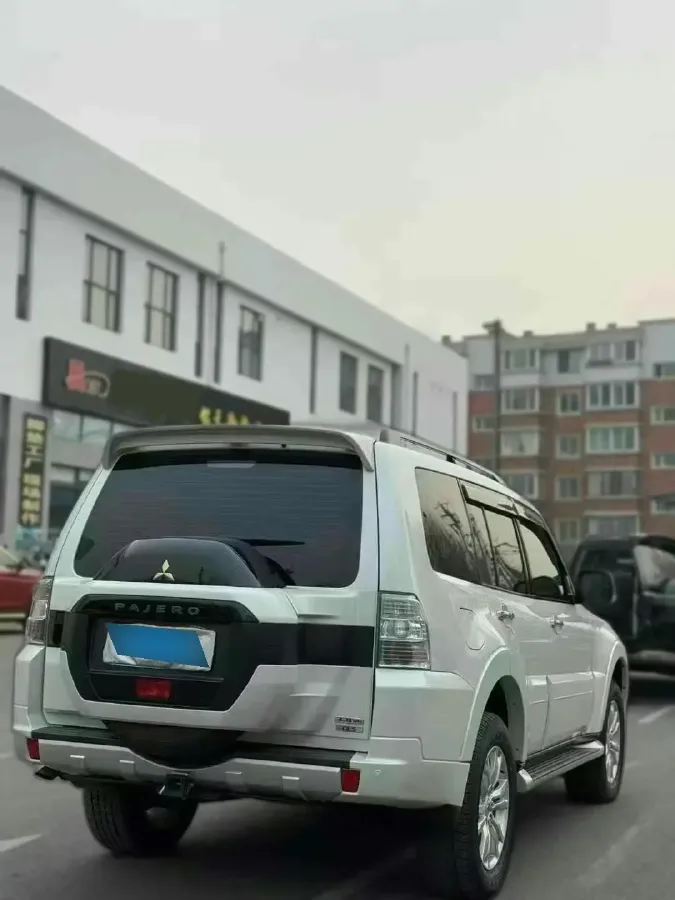 2004 Mitsubishi Pajero 2.0 5MT,autocango,china used car exporter,china ev exporter,chinese used car exporter,chinese used ev exporter