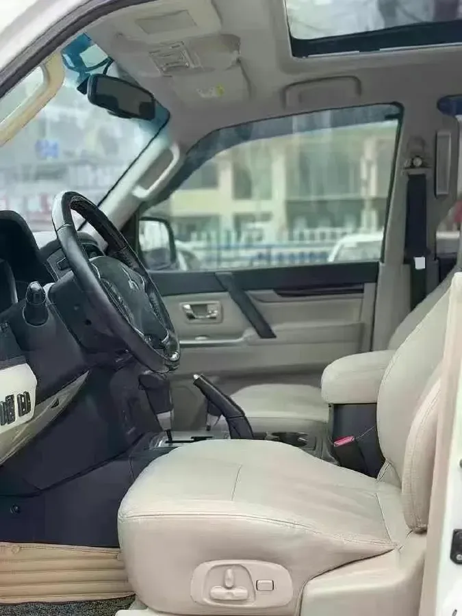 2004 Mitsubishi Pajero 2.0 5MT,autocango,china used car exporter,china ev exporter,chinese used car exporter,chinese used ev exporter