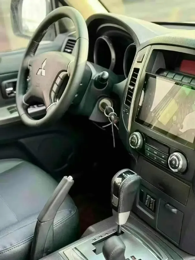 2004 Mitsubishi Pajero 2.0 5MT,autocango,china used car exporter,china ev exporter,chinese used car exporter,chinese used ev exporter