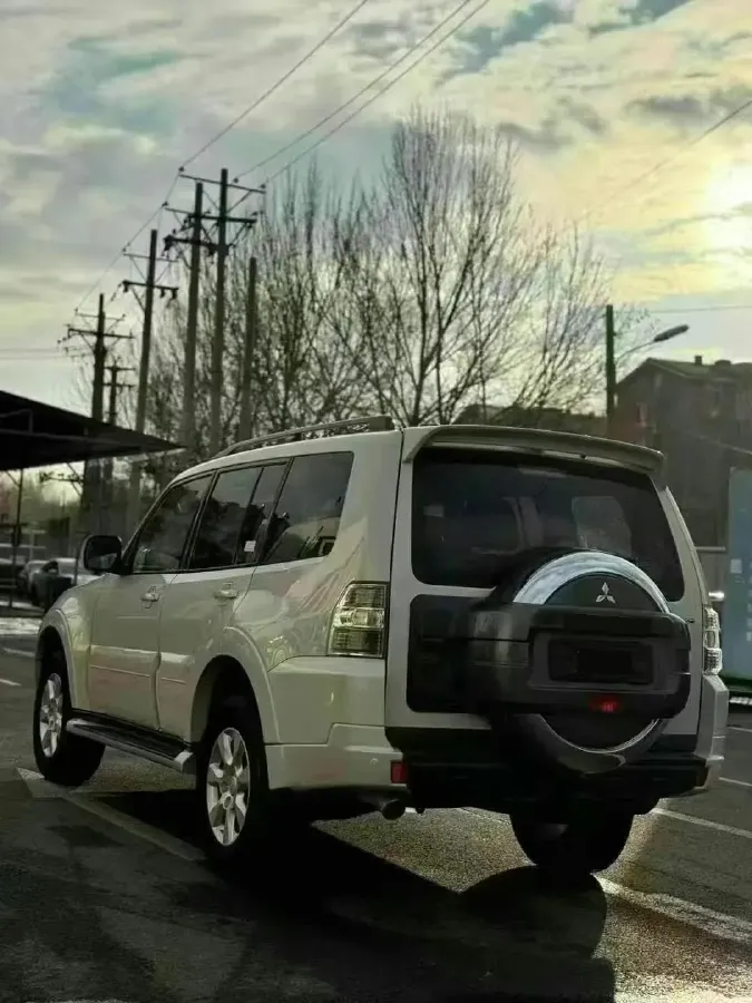 2004 Mitsubishi Pajero 2.0 5MT,autocango,china used car exporter,china ev exporter,chinese used car exporter,chinese used ev exporter