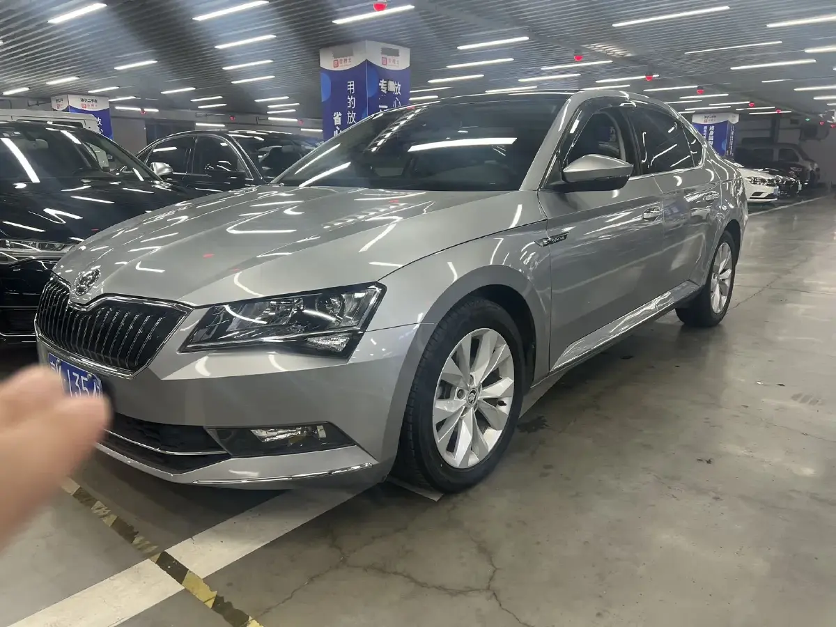 2018 Skoda Superb 2.0T 186HP L4 7DCT