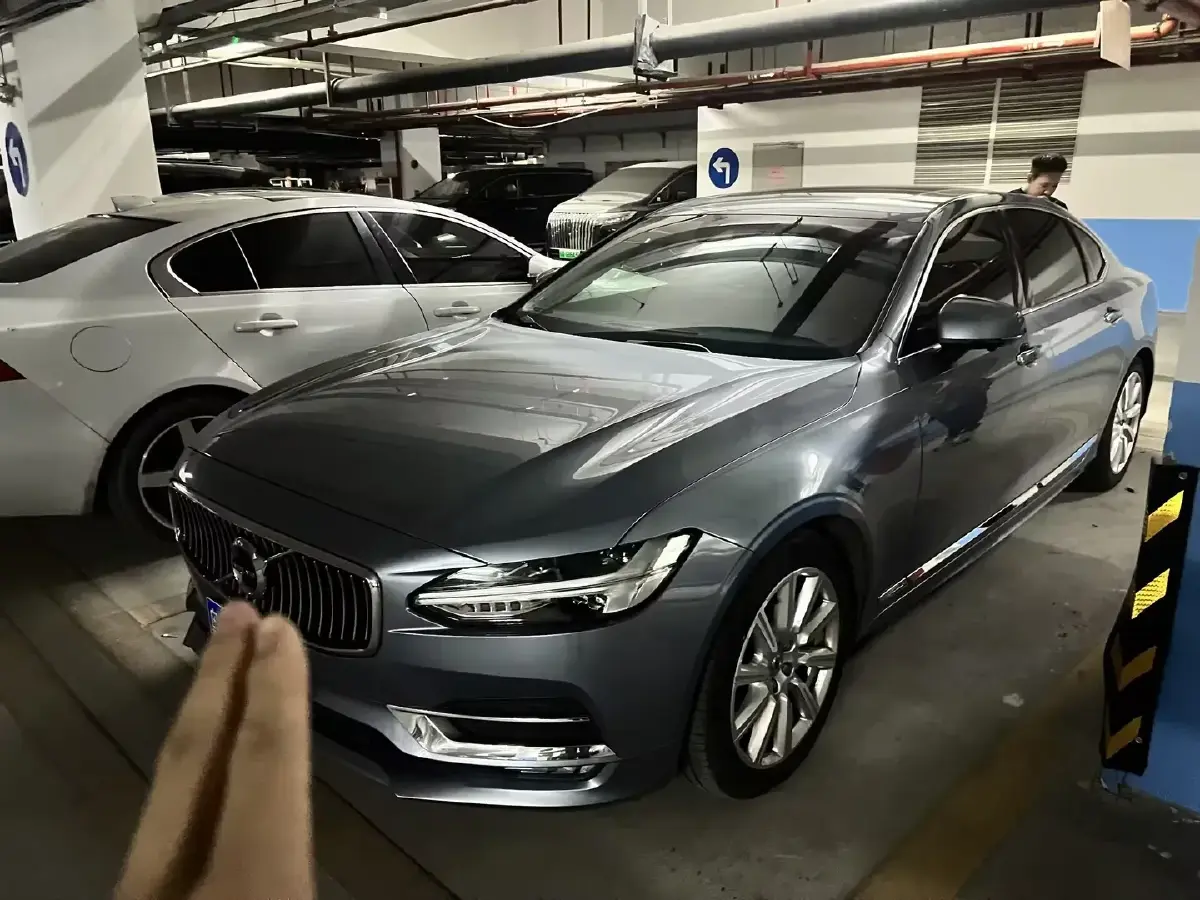 2020 Volvo S90 2.0T 254HP L4 8AT