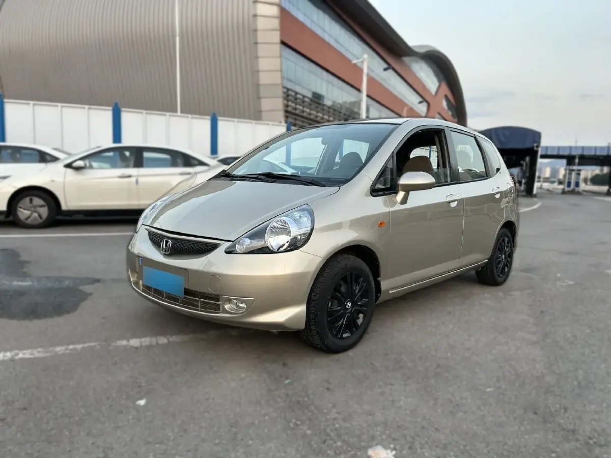 2004 Honda Fit 1.3L 82HP L4 CVT