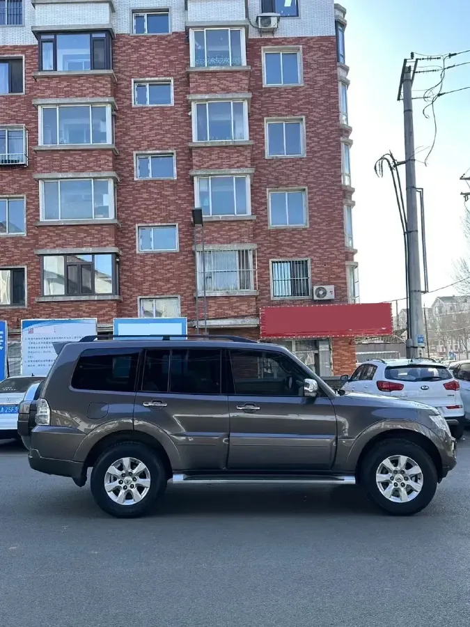 2014 Mitsubishi Pajero 3.0L 177HP V6 5AT,autocango,china used car exporter,china ev exporter,chinese used car exporter,chinese used ev exporter