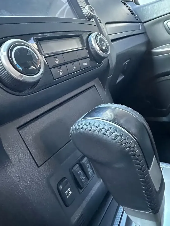 2014 Mitsubishi Pajero 3.0L 177HP V6 5AT,autocango,china used car exporter,china ev exporter,chinese used car exporter,chinese used ev exporter