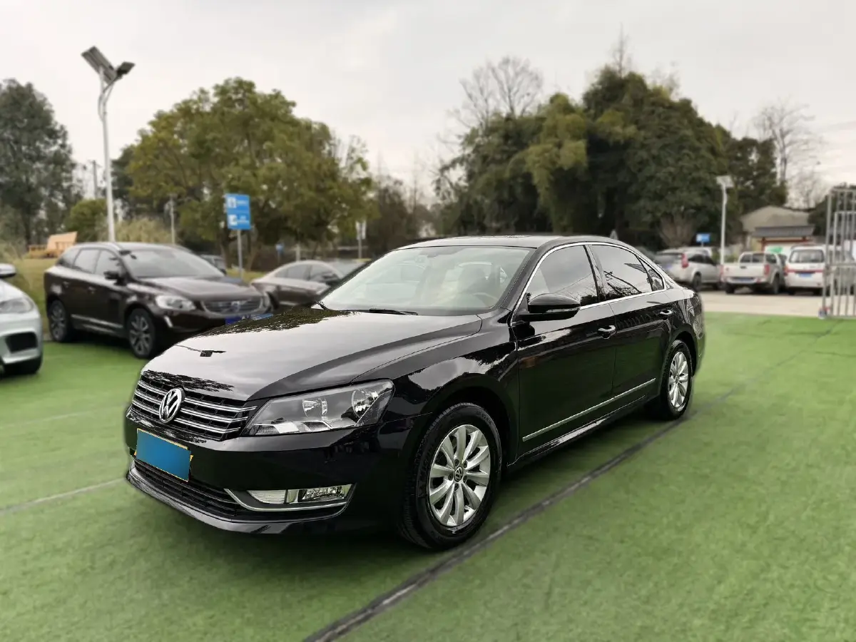2014 Volkswagen Passat 1.4T 131HP L4 7DCT