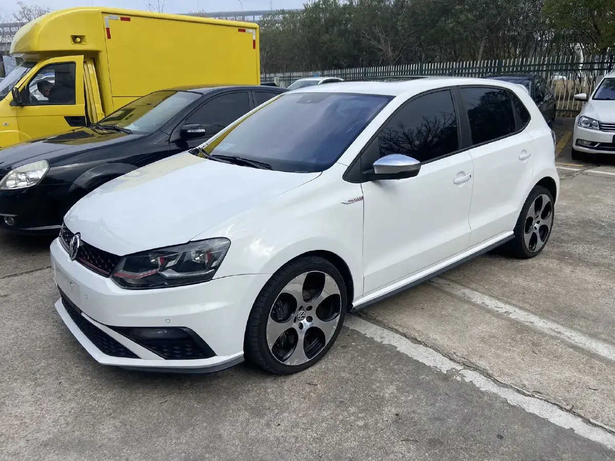 2012 Volkswagen Polo 1.4T 131HP L4 7DCT