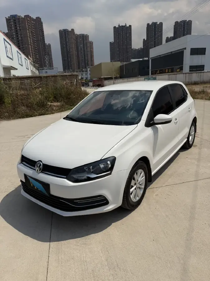 2016 Volkswagen Polo 1.4L 90HP L4 6AT