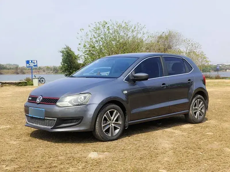 2014 Volkswagen Polo 1.4L 90HP L4 5MT