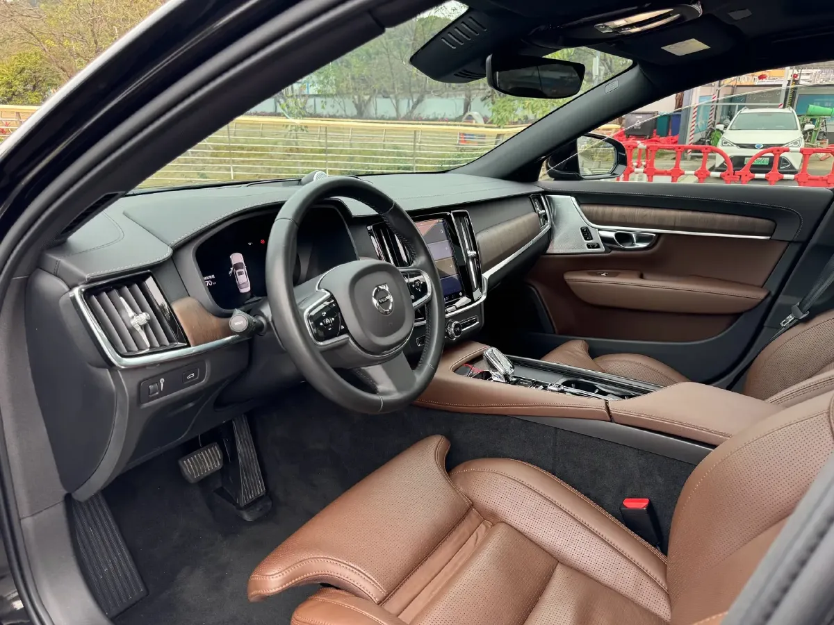 2022 Volvo S90 2.0T 250HP L4 8AT,autocango,china used car exporter,china ev exporter,chinese used car exporter,chinese used ev exporter